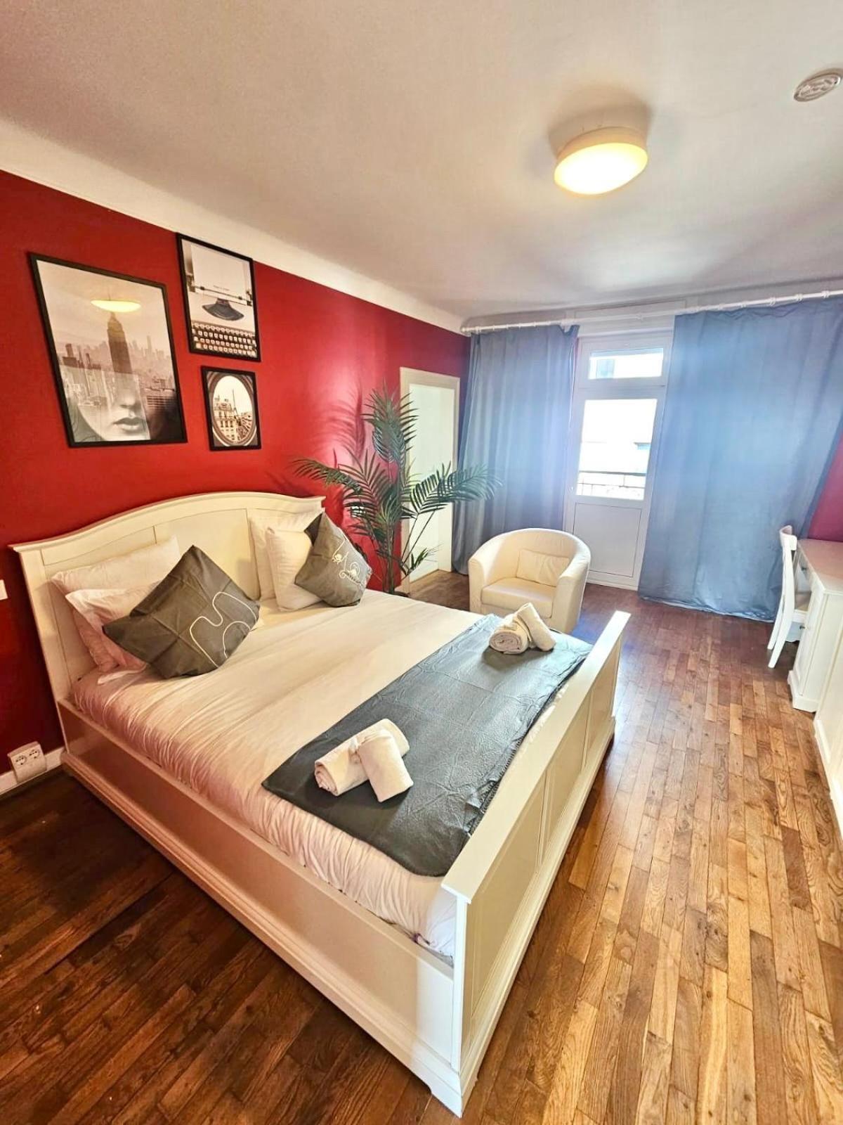 Cozy One Bedroom Retreat In Luxembourg-limp17a *